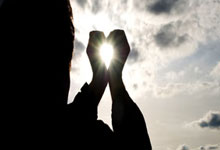 圖片報道:納帥在訓練中演練哈弗茨踢左後衛的情景.